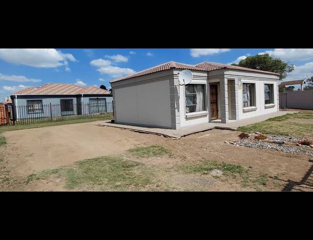 3 BEDROOM HOUSE FOR SALE IN PINEHAVEN
